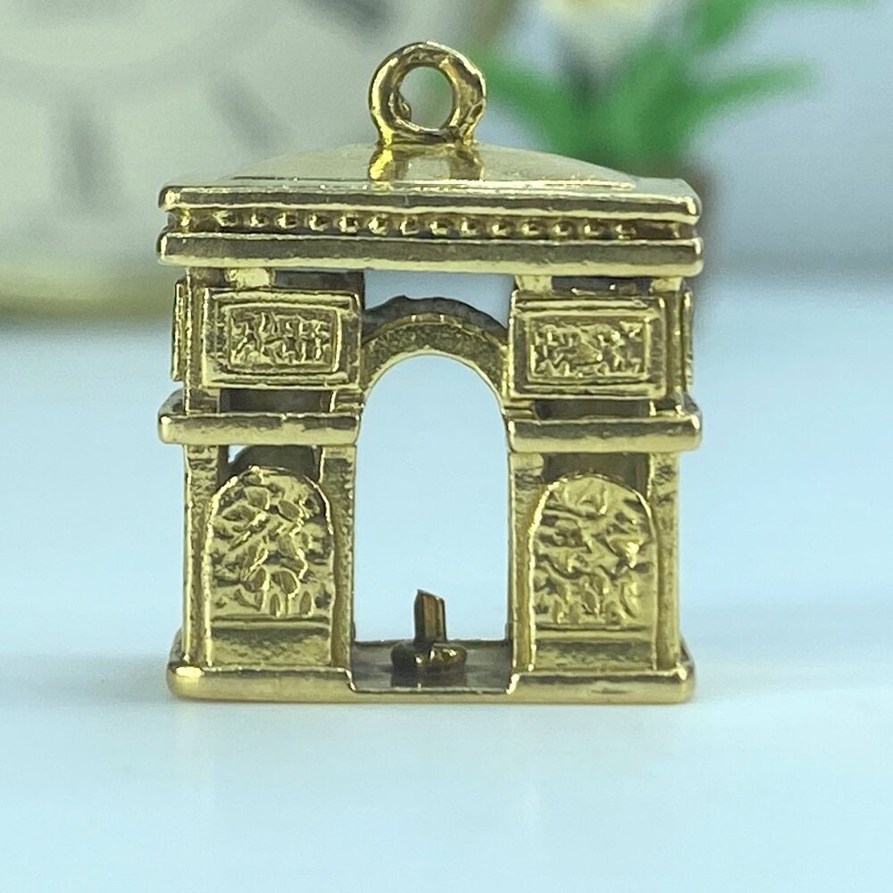 Detailed 10K yellow gold 3D Arch De Triomphe Paris Arc charm 6.5g JR492